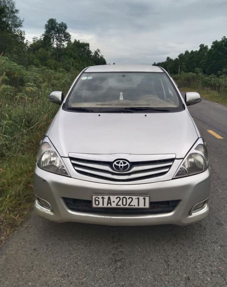 Toyota Innova   MT  2006 - Bán xe Toyota Innova MT đời 2006, màu bạc