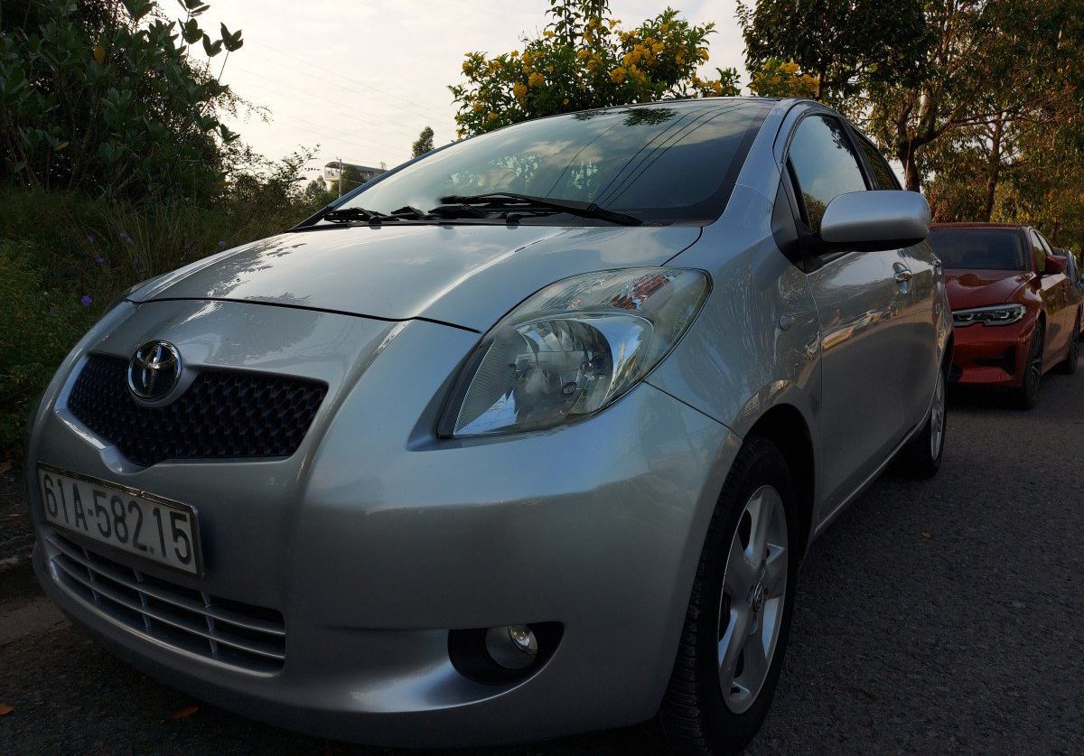 Toyota Yaris     2008 - Bán Toyota Yaris năm 2008, màu bạc, xe nhập còn mới, giá 285tr