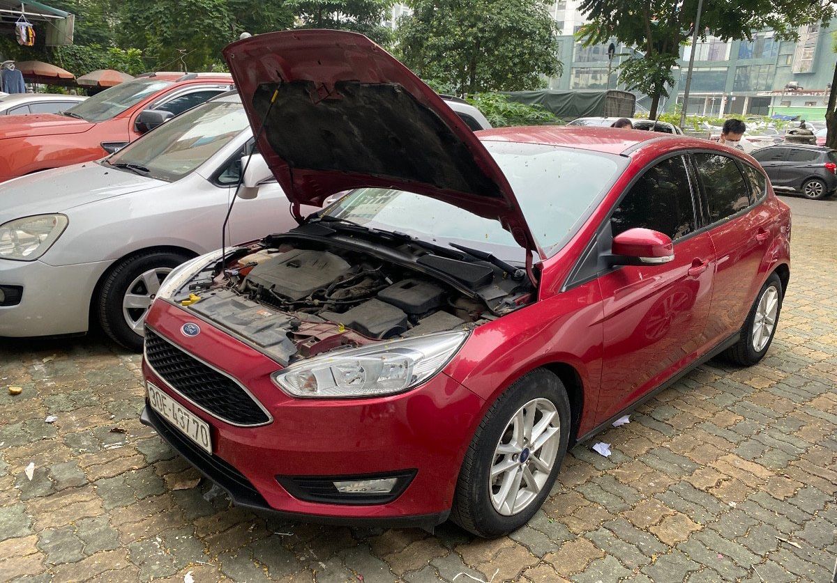 Ford Focus   1.5  2017 - Cần bán lại xe Ford Focus 1.5 năm 2017, màu đỏ còn mới 