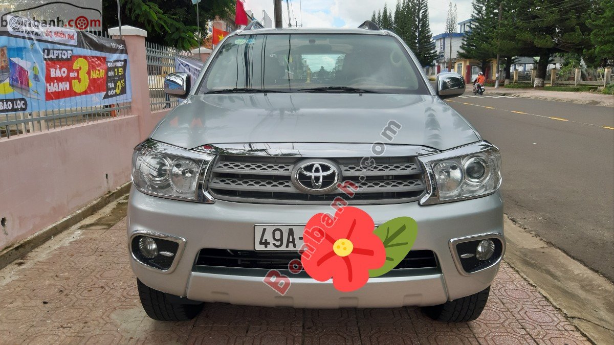 Toyota Fortuner   2.5MT  2011 - Bán xe Toyota Fortuner 2.5MT năm sản xuất 2011, màu bạc chính chủ