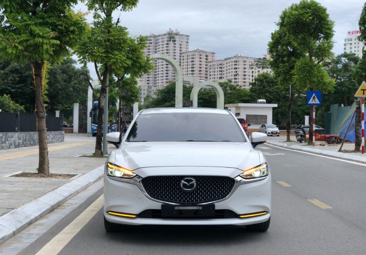 Mazda 6   Premium 2.5 AT  2020 - Cần bán xe Mazda 6 Premium 2.5 AT năm 2020, màu trắng, giá tốt