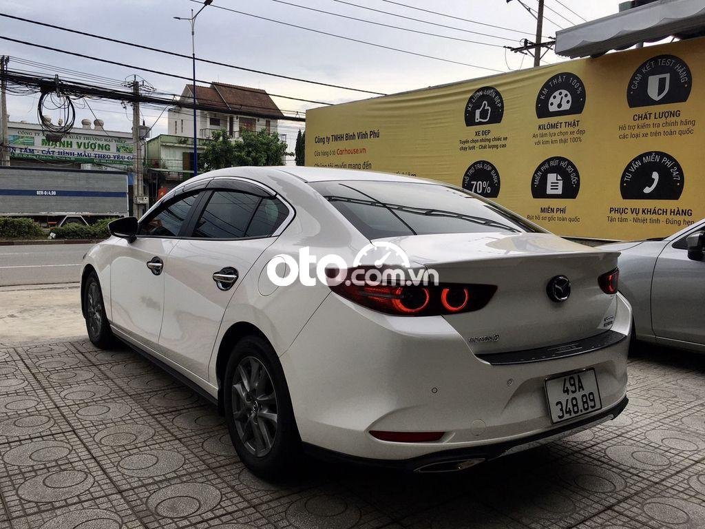 Mazda 3 2020 - Cần bán gấp Mazda 3 sản xuất 2020, màu trắng  