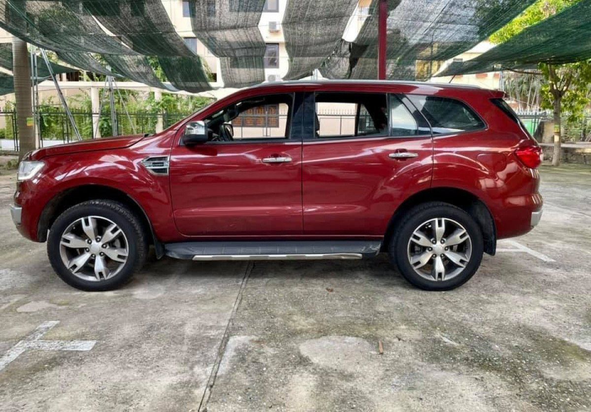 Ford Everest   Titanium 2.2L 4x2 AT   2016 - Cần bán lại xe Ford Everest Titanium 2.2L 4x2 AT sản xuất 2016, màu đỏ 