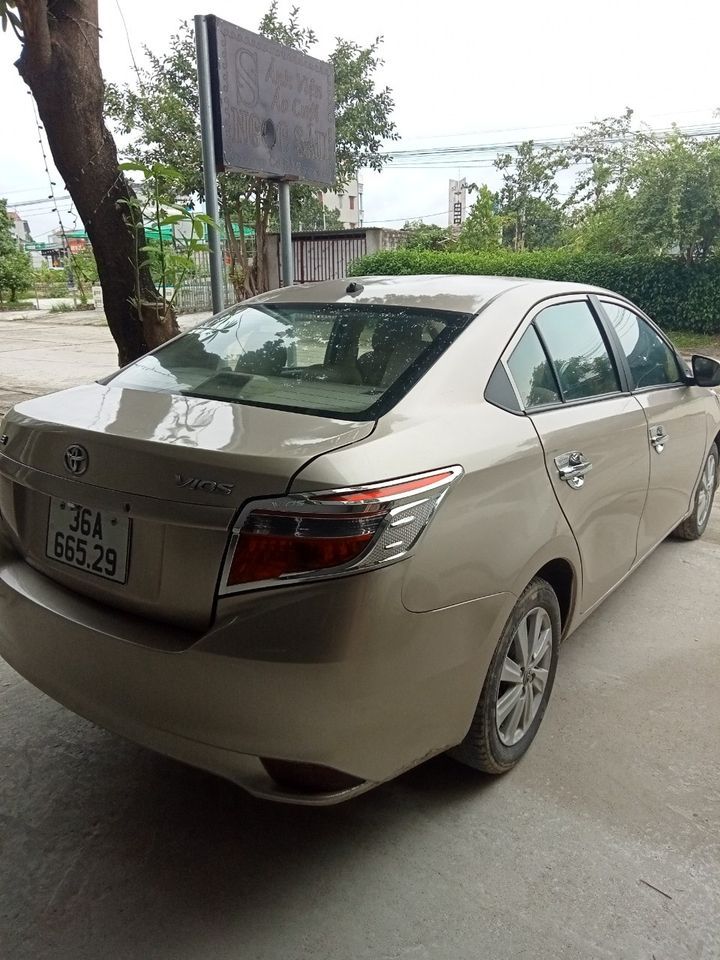 Toyota Vios E 2014 - Bán Toyota Vios E sản xuất 2014, màu vàng cát, giá chỉ 295 triệu