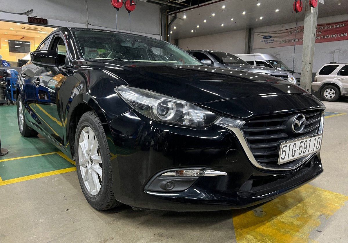 Mazda 3 2018 - Bán Mazda 3 sản xuất năm 2018, màu đen, giá 545tr