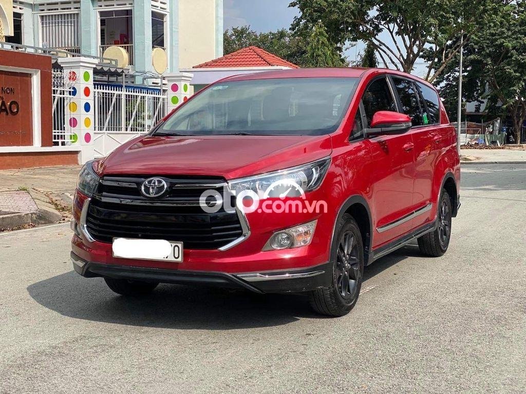 Toyota Innova Ventuner 2.0 AT  2019 - Bán Toyota Innova Ventuner 2.0 AT đời 2019, màu đỏ ít sử dụng, 652tr