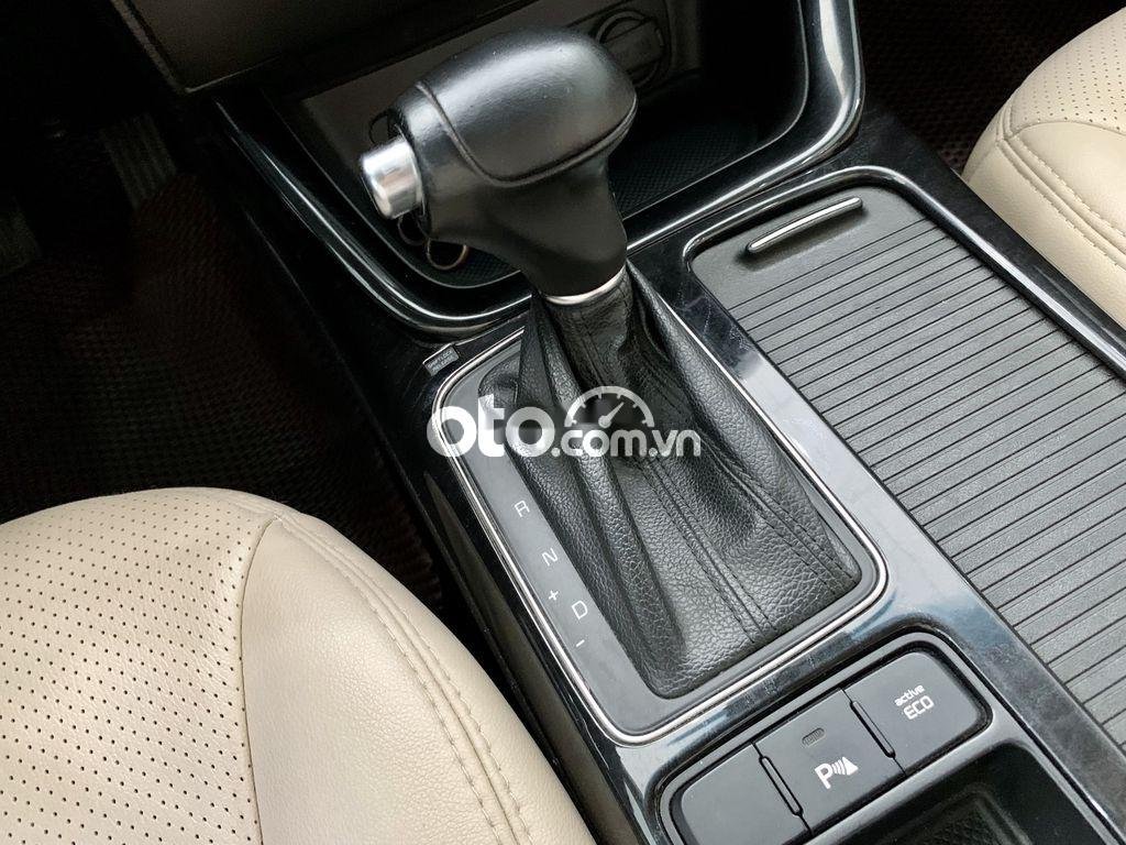 Kia Sorento 2015 - Cần bán gấp Kia Sorento năm sản xuất 2015, màu trắng giá cạnh tranh