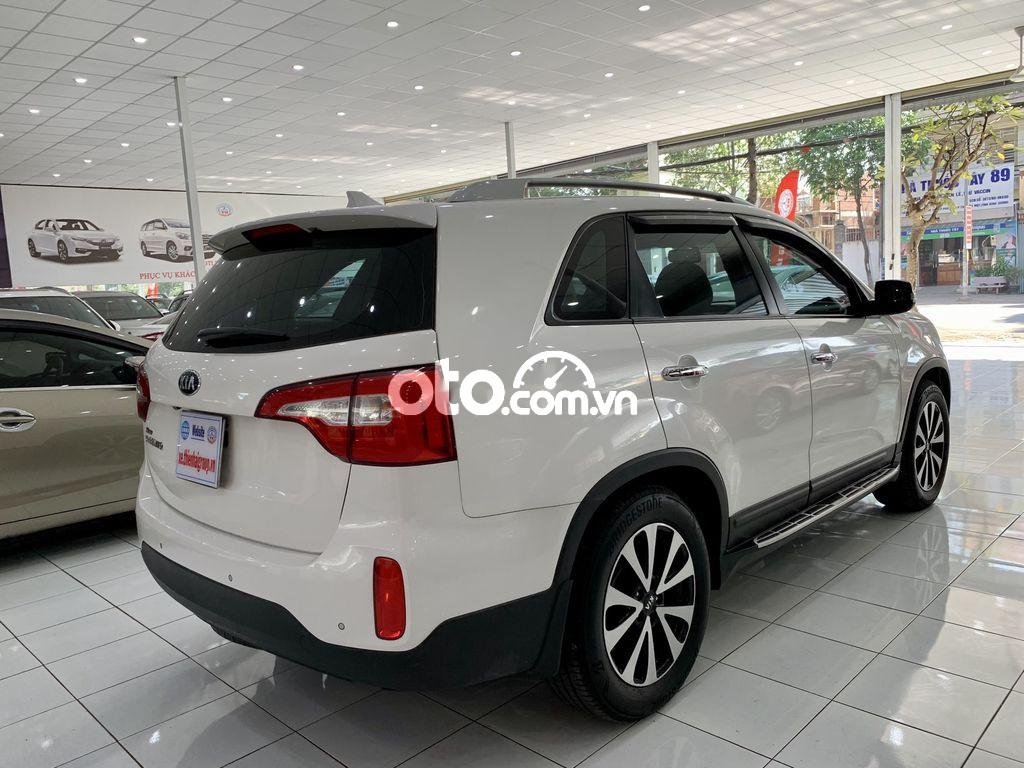 Kia Sorento 2015 - Cần bán gấp Kia Sorento năm sản xuất 2015, màu trắng giá cạnh tranh