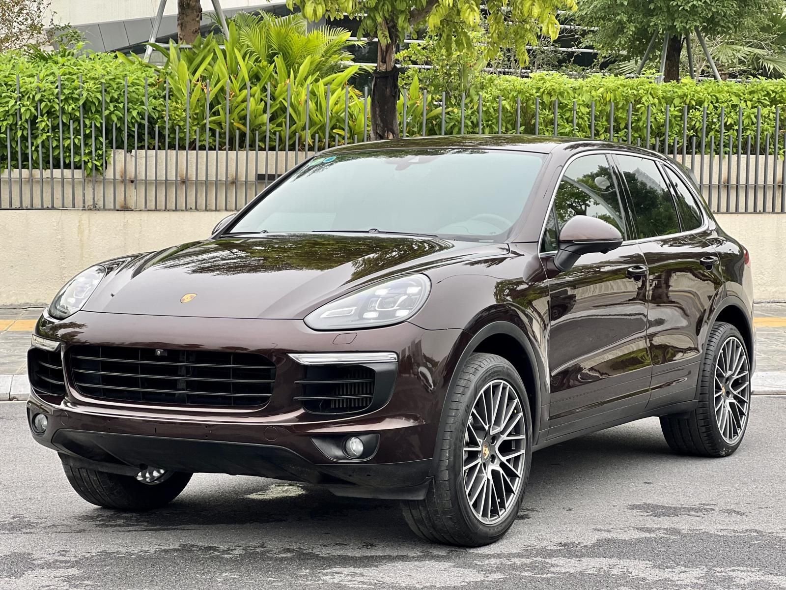 Porsche Cayenne 2016 - Cần bán xe màu nâu