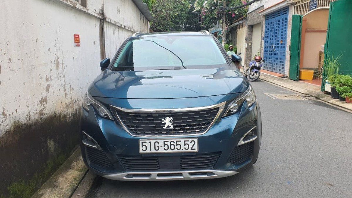 Peugeot 5008   1.6 AT   2017 - Bán Peugeot 5008 1.6 AT đời 2017, màu xanh lam còn mới