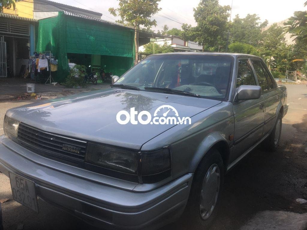 Nissan Bluebird 1990 - Cần bán xe Nissan Bluebird năm sản xuất 1990, màu bạc, xe nhập