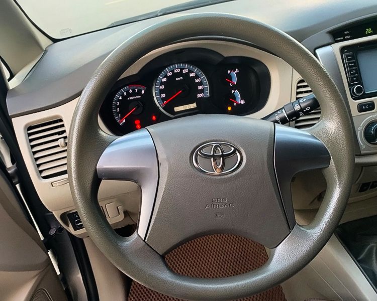 Toyota Innova   2.0E  2015 - Bán ô tô Toyota Innova 2.0E đời 2015, màu bạc