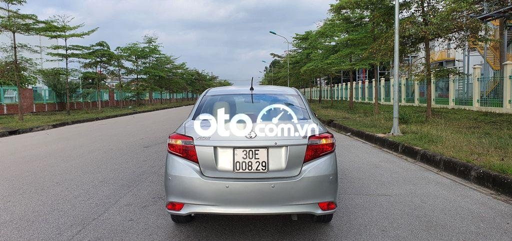 Toyota Vios  E 2015 - Bán Toyota Vios E sản xuất 2015, màu bạc, giá tốt