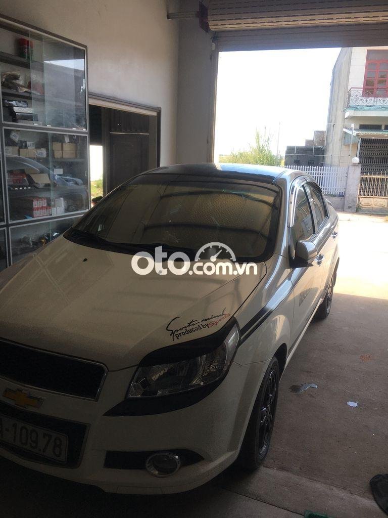 Chevrolet Aveo 2014 - Bán Chevrolet Aveo sản xuất năm 2014, màu trắng ít sử dụng