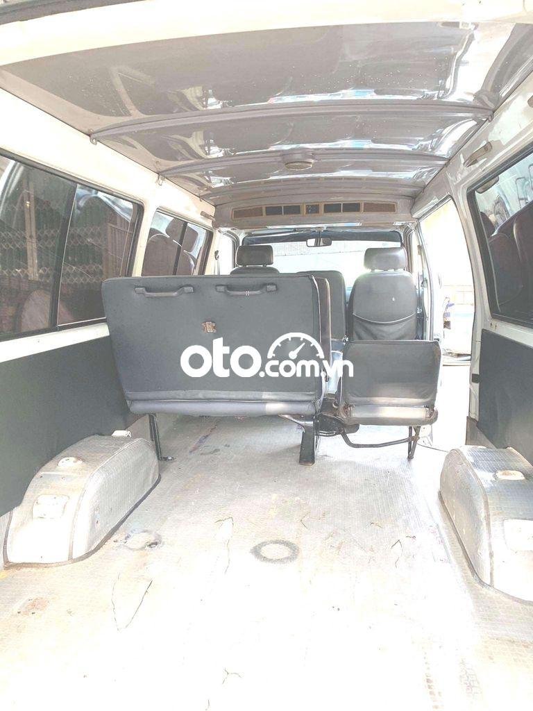 Toyota Hiace 2003 - Cần bán xe Toyota Hiace sản xuất 2003, màu trắng, giá 50tr