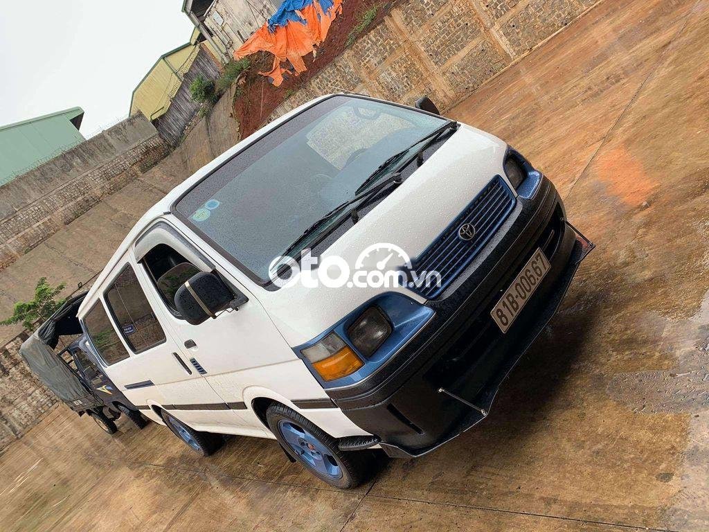 Toyota Hiace 2003 - Cần bán xe Toyota Hiace sản xuất 2003, màu trắng, giá 50tr