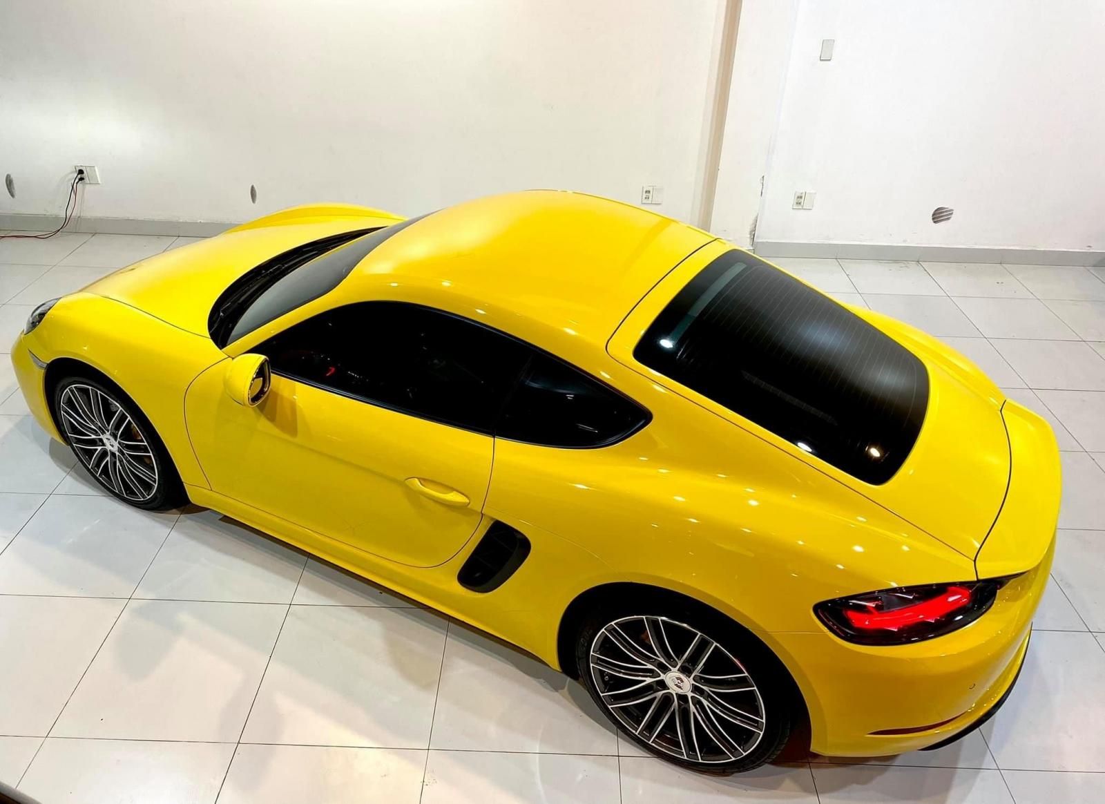 Porsche Cayman 2018 - Bán Porscher Cayman 718 2018 xe đẹp đi 15.000k, màu chuối hót bao check hãng