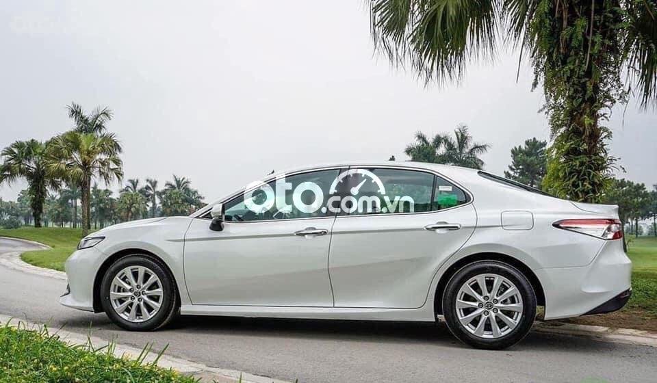 Toyota Camry  2.5Q  2021 - Cần bán Toyota Camry 2.5Q năm 2021, màu trắng, xe nhập