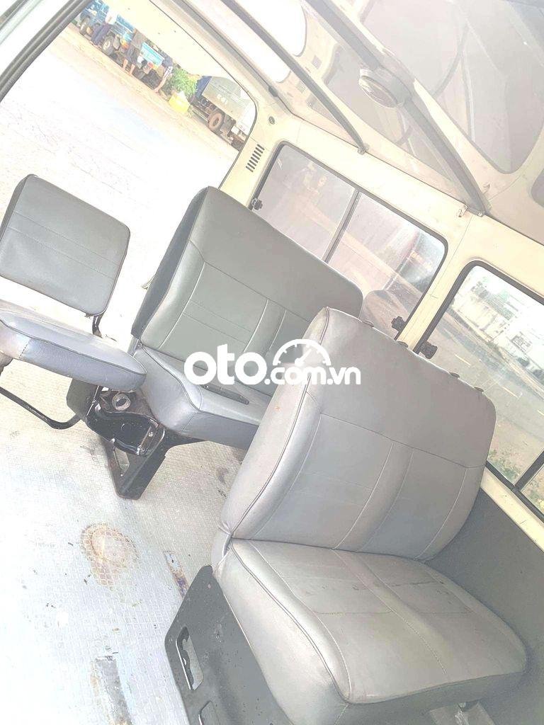 Toyota Hiace 2003 - Cần bán xe Toyota Hiace sản xuất 2003, màu trắng, giá 50tr