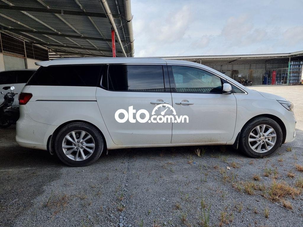 Kia Sedona 2019 - Xe Kia Sedona sản xuất năm 2019, màu trắng, giá chỉ 960 triệu