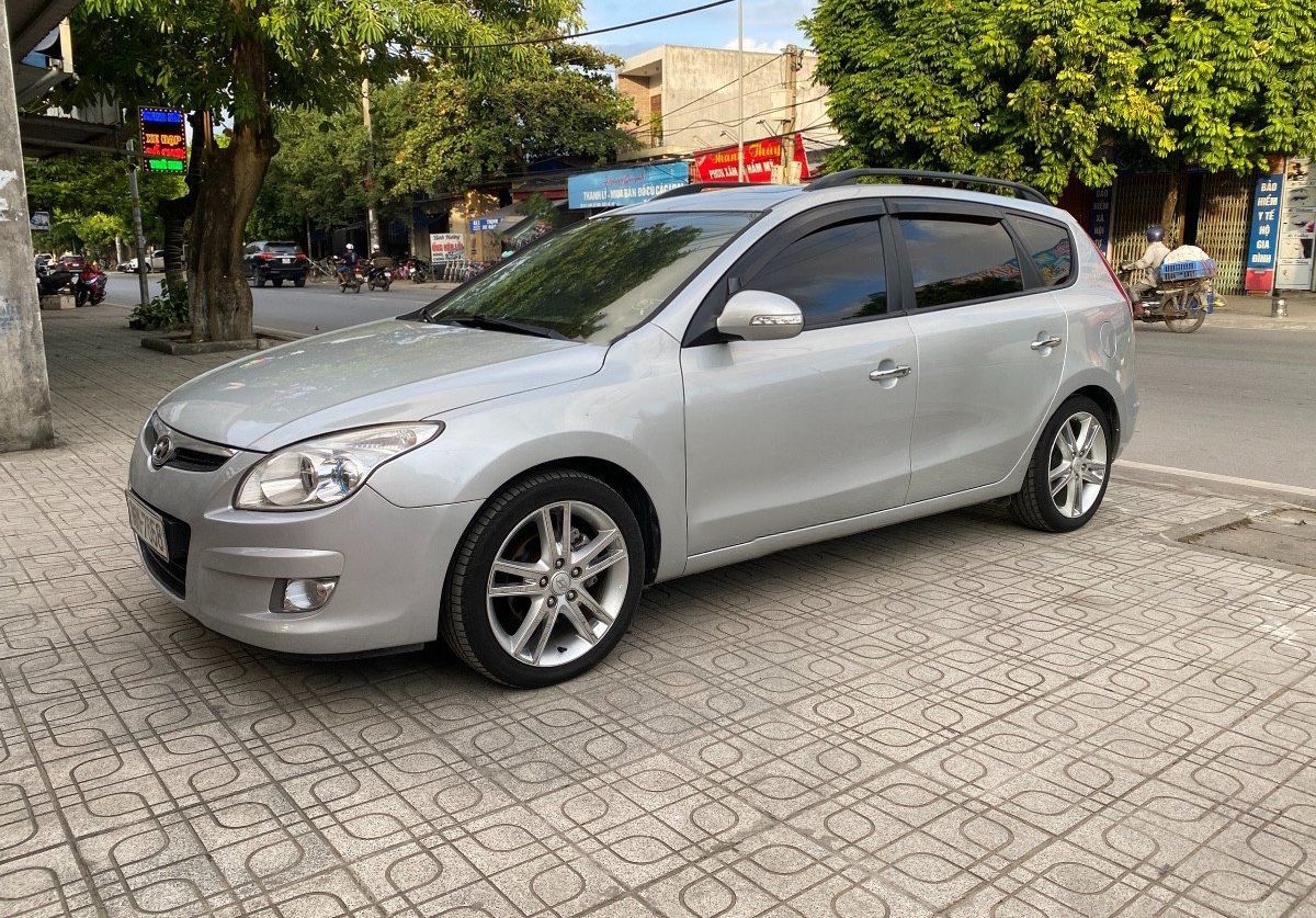 Hyundai i30   AT  2009 - Bán Hyundai i30 AT đời 2009, màu bạc, nhập khẩu còn mới