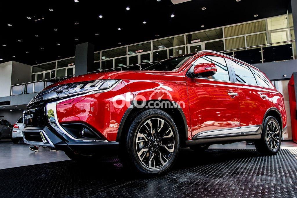 Mitsubishi Stavic 2021 - Bán xe Mitsubishi Outlander sản xuất năm 2021, màu đỏ, nhập khẩu, giá tốt