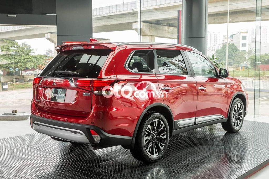 Mitsubishi Stavic 2021 - Bán xe Mitsubishi Outlander sản xuất năm 2021, màu đỏ, nhập khẩu, giá tốt