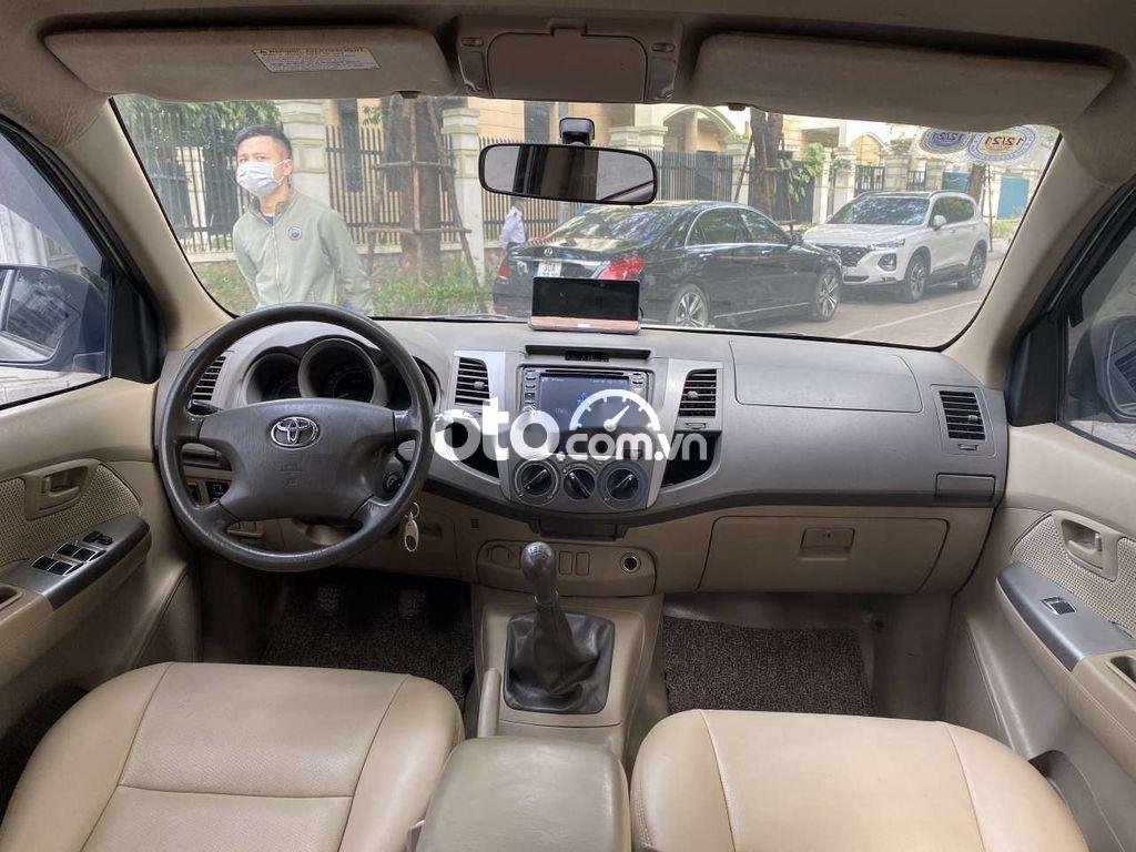 Toyota Hilux 2010 - Bán ô tô Toyota Hilux đời 2010, màu bạc, nhập khẩu nguyên chiếc chính chủ