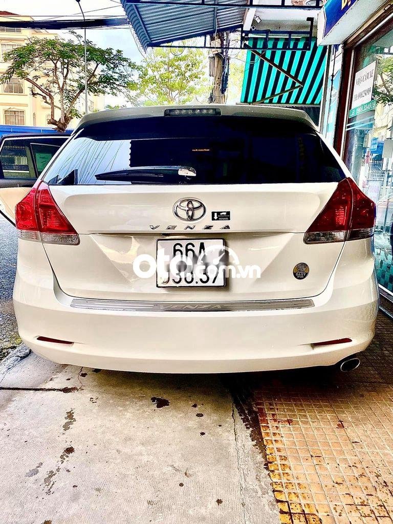 Toyota Venza 2010 - Cần bán xe Toyota Venza đời 2010, màu trắng, nhập khẩu