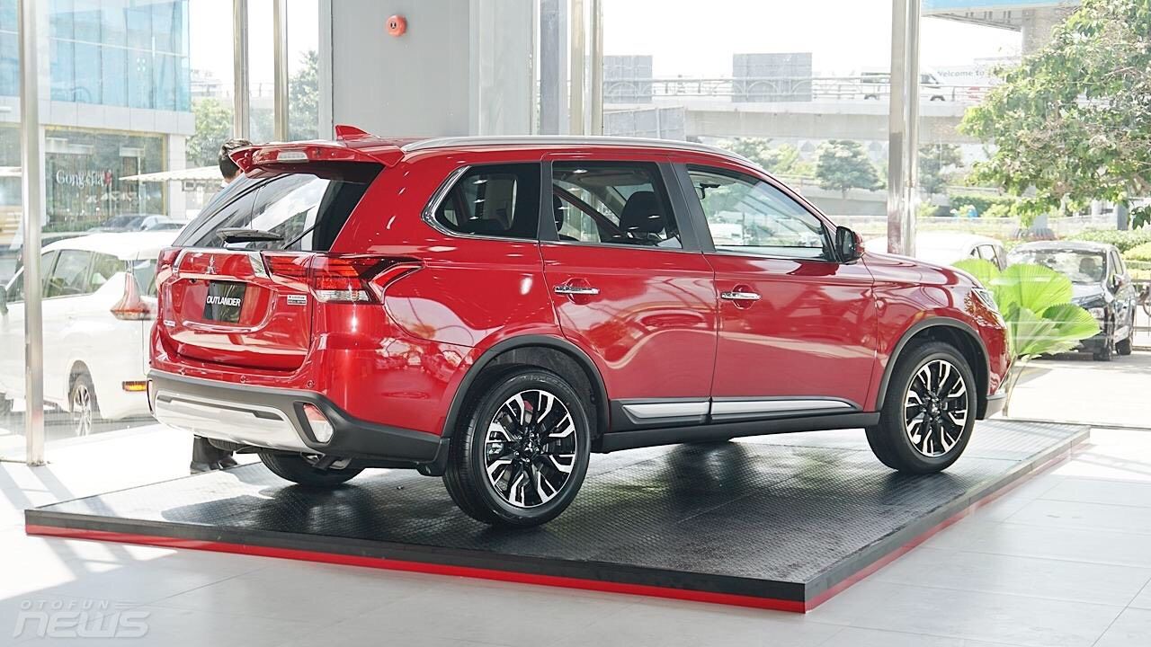 Mitsubishi Outlander 2021 - Mitsubishi Outlander 2021, giảm 100% phí trước bạ + hỗ trợ trả góp, tặng ghế da cao cấp, sẵn xe giao ngay