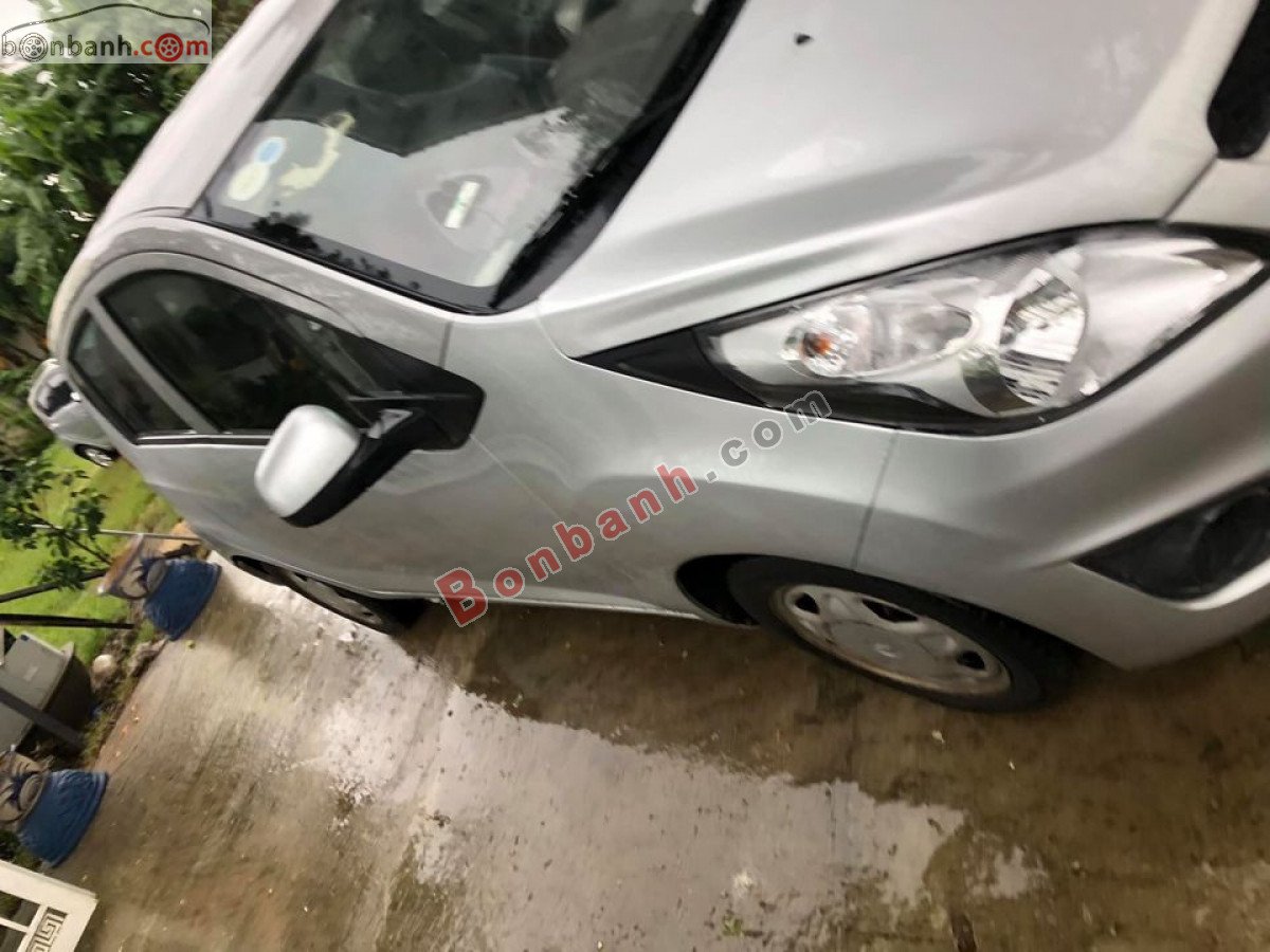 Chevrolet Spark    2015 - Bán xe Chevrolet Spark đời 2015, màu bạc còn mới