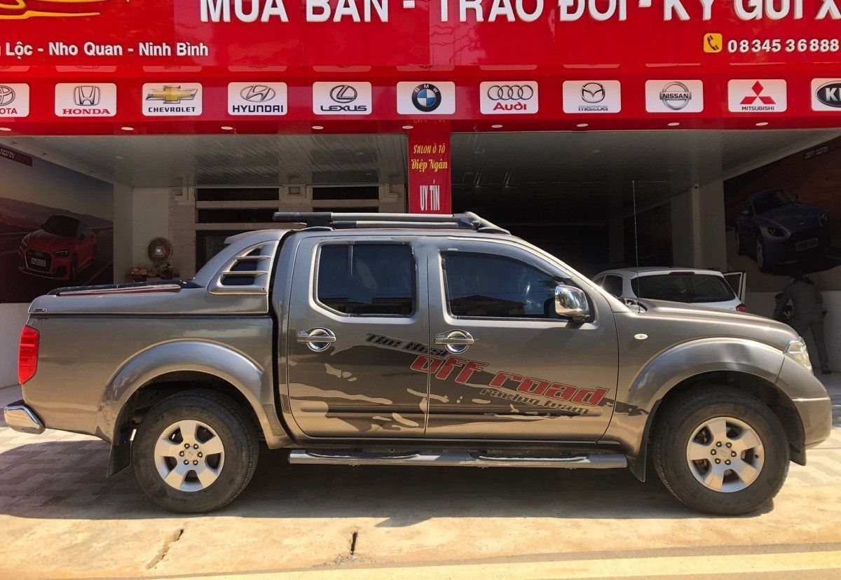 Nissan Navara   LE 2013 - Cần bán gấp Nissan Navara LE đời 2013, màu nâu, xe nhập, giá chỉ 335 triệu