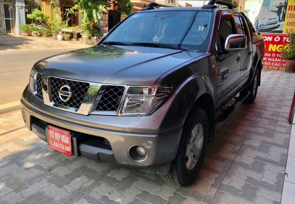 Nissan Navara   LE 2013 - Cần bán gấp Nissan Navara LE đời 2013, màu nâu, xe nhập, giá chỉ 335 triệu