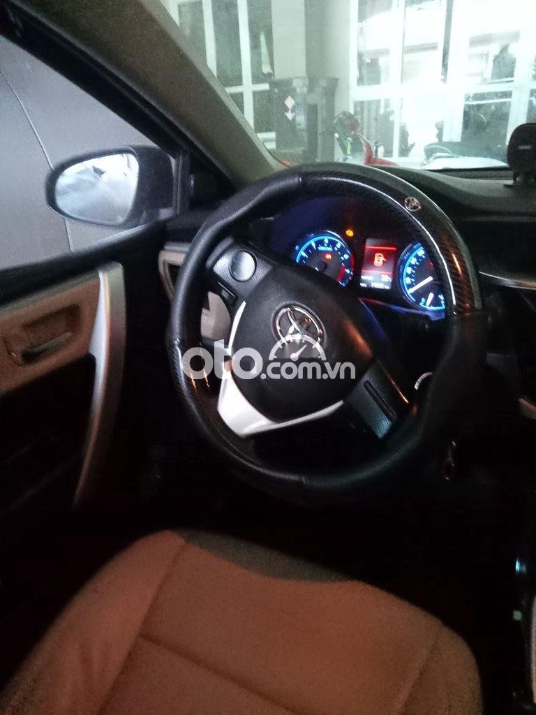 Toyota Corolla 2015 - Cần bán Toyota Corolla đời 2015, màu bạc, giá chỉ 425 triệu