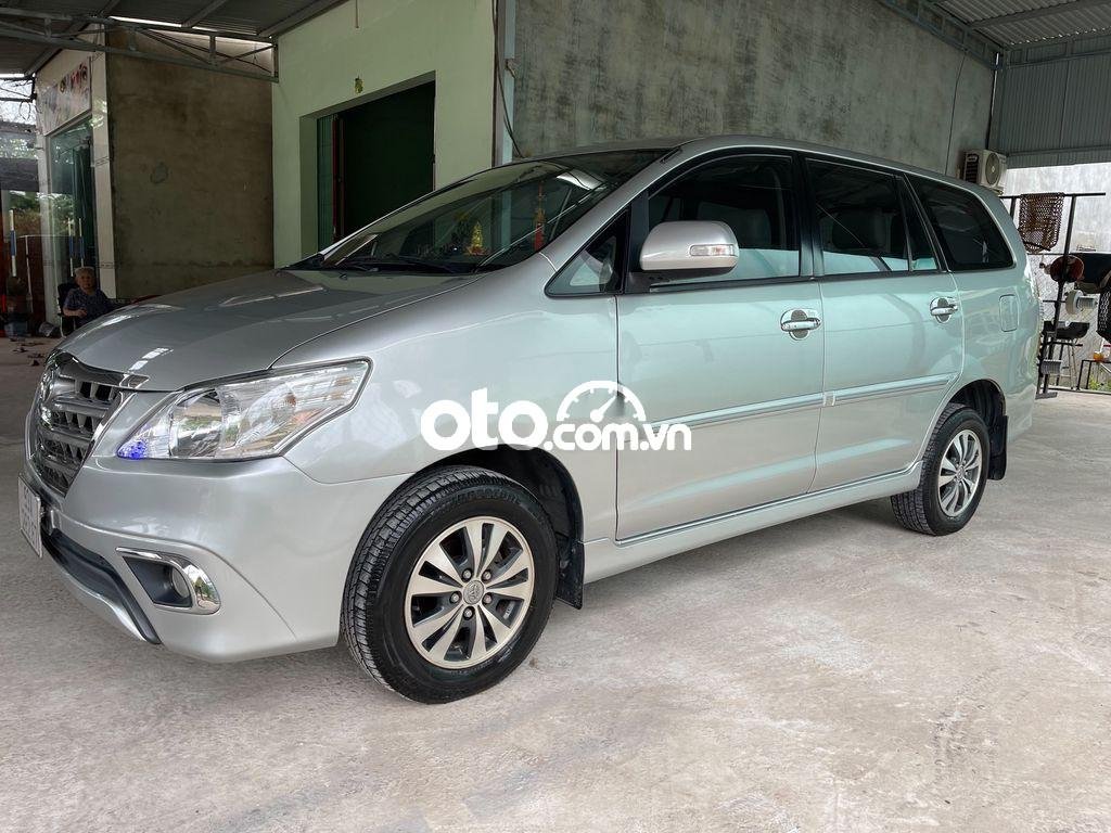 Toyota Innova V 2016 - Cần bán Toyota Innova V đời 2016, màu bạc số tự động