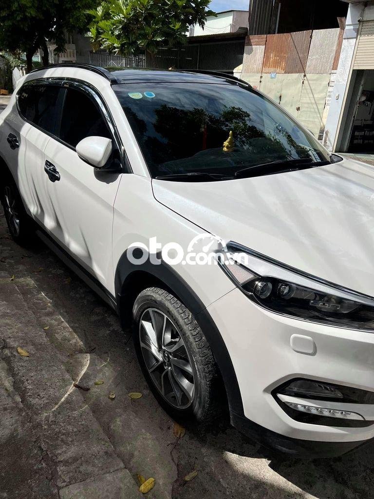 Hyundai Tucson 2018 - Xe Hyundai Tucson đời 2018, màu trắng xe gia đình