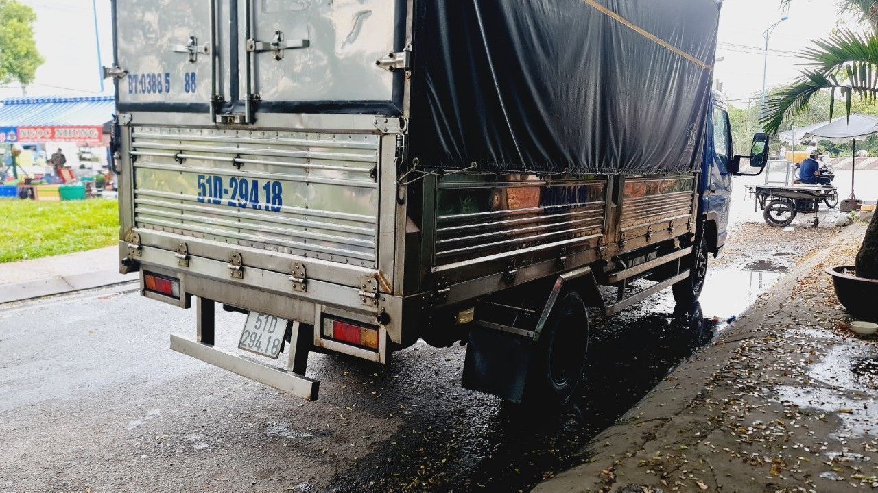 Xe tải 2,5 tấn - dưới 5 tấn 2018 - Bán nhanh xe tải Mitsubishi Fuso xe 3 tấn sx năm 2018 - thùng inox máy lạnh