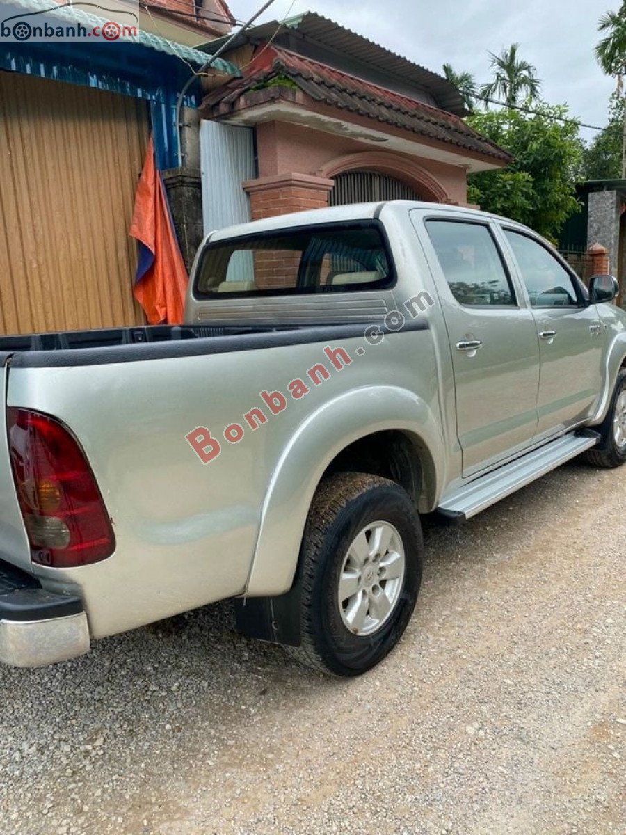 Toyota Hilux   3.0G 4x4 MT 2010 - Cần bán lại xe Toyota Hilux 3.0G 4x4 MT 2010, màu bạc, xe nhập giá cạnh tranh