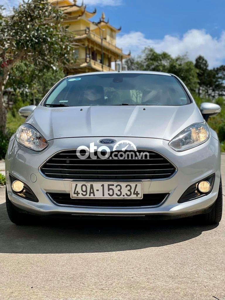 Ford Fiesta 2014 - Bán Ford Fiesta năm sản xuất 2014, màu bạc, nhập khẩu