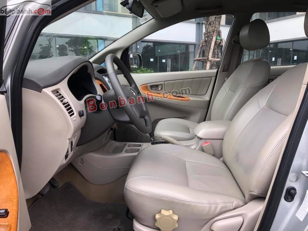 Toyota Innova   V  2009 - Bán xe Toyota Innova V năm sản xuất 2009, màu xám, giá chỉ 298 triệu