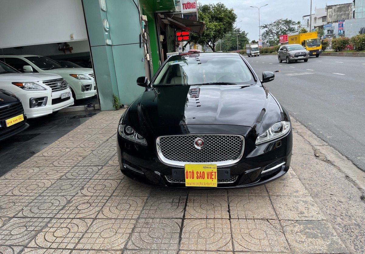 Jaguar XJ    2014 - Cần bán lại xe Jaguar XJ năm 2014, màu đen, nhập khẩu  