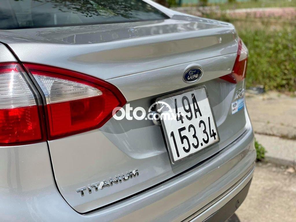 Ford Fiesta 2014 - Bán Ford Fiesta năm sản xuất 2014, màu bạc, nhập khẩu