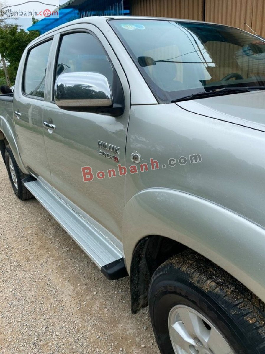 Toyota Hilux   3.0G 4x4 MT 2010 - Cần bán lại xe Toyota Hilux 3.0G 4x4 MT 2010, màu bạc, xe nhập giá cạnh tranh