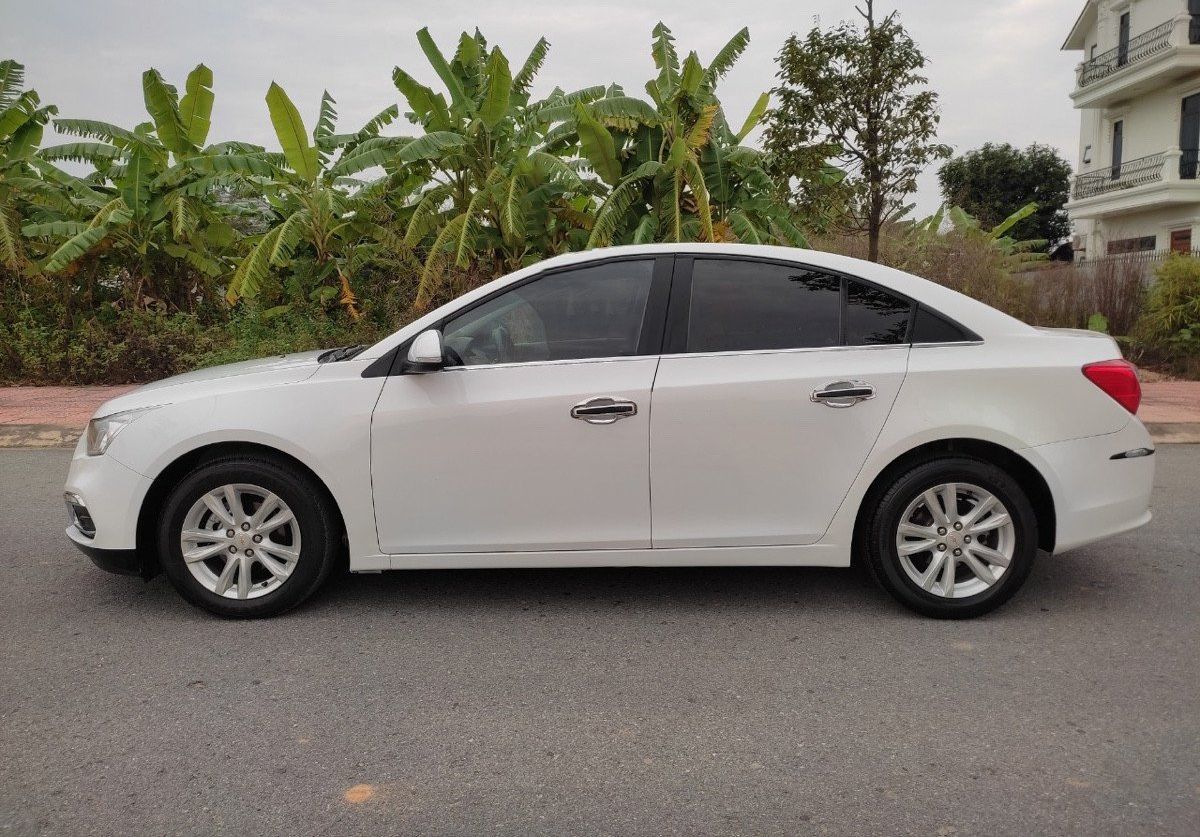 Chevrolet Cruze 2017 - Cần bán Chevrolet Cruze năm 2017, màu trắng