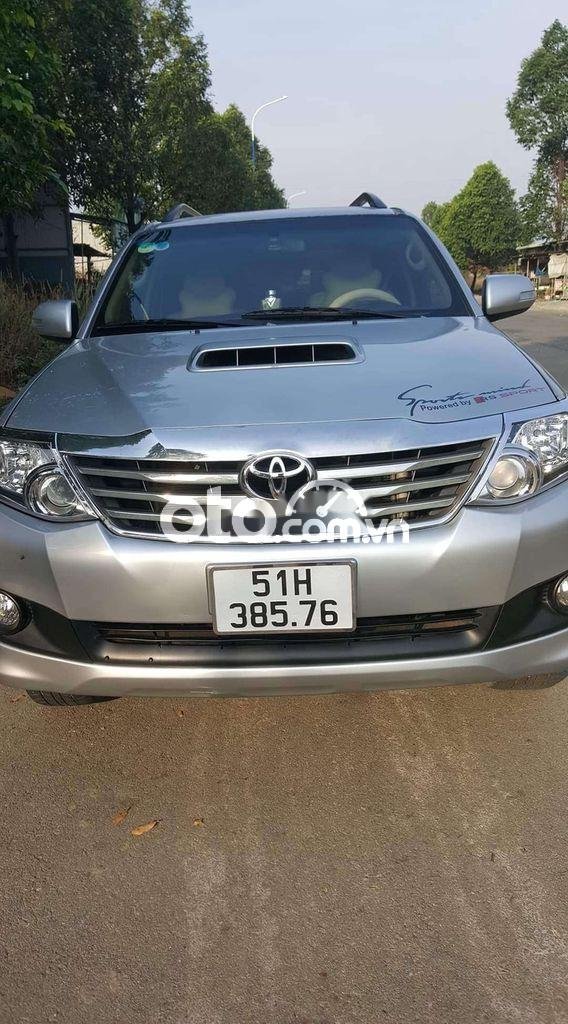 Toyota Fortuner G 2014 - Cần bán Toyota Fortuner G sản xuất 2014, màu bạc số sàn