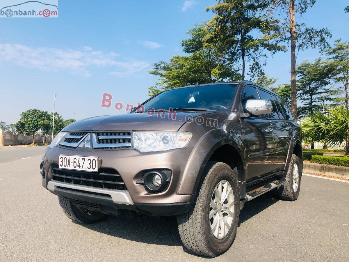 Mitsubishi Pajero    2015 - Bán ô tô Mitsubishi Pajero đời 2015, màu nâu  