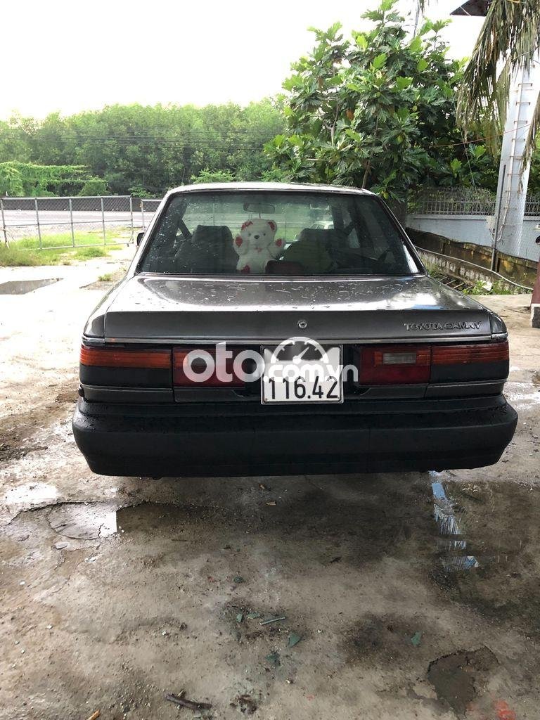 Toyota Camry 1986 - Bán Toyota Camry năm sản xuất 1986, màu đen, nhập khẩu nguyên chiếc