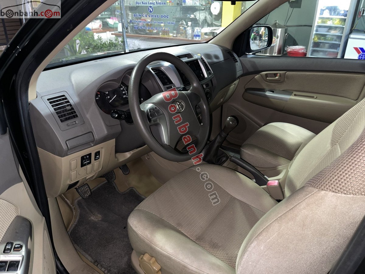 Toyota Hilux 2012 - Cần bán lại xe Toyota Hilux 2012, màu đen, nhập khẩu