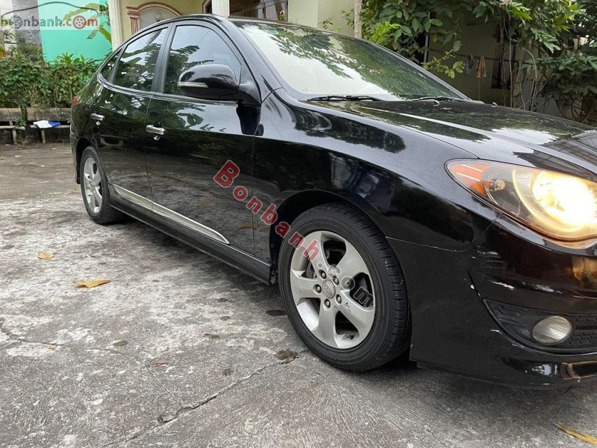 Hyundai Avante     2011 - Cần bán xe Hyundai Avante sản xuất năm 2011, màu đen  