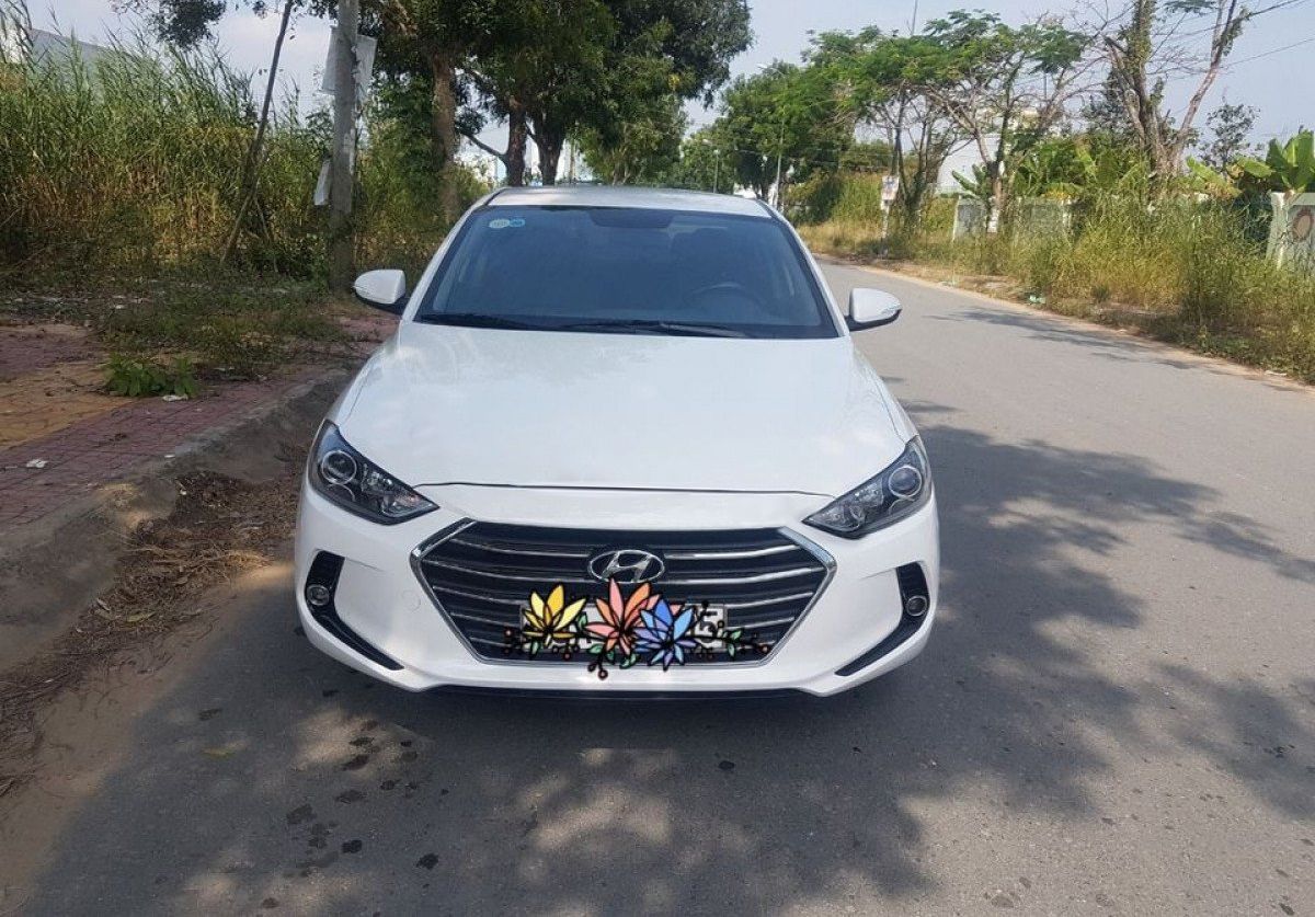 Hyundai Elantra 2018 - Bán ô tô Hyundai Elantra 2018, màu trắng, 418tr